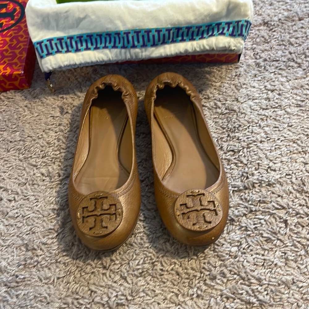 Good used condition Tory Burch tan pebbled Revas